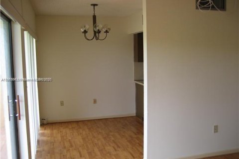 Condo in Miami, Florida, 2 bedrooms  № 1897451 - photo 6