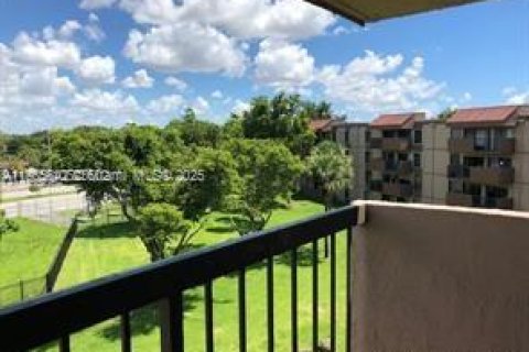 Condo in Miami, Florida, 2 bedrooms  № 1897451 - photo 3