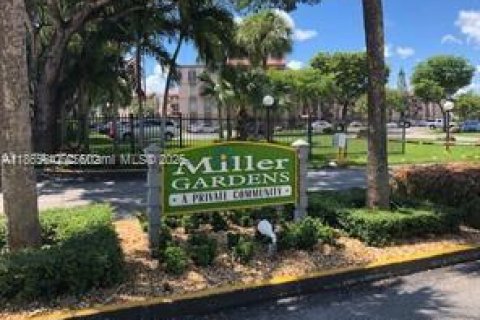 Condo in Miami, Florida, 2 bedrooms  № 1897451 - photo 1