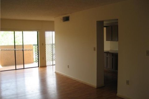Condo in Miami, Florida, 2 bedrooms  № 1897451 - photo 4
