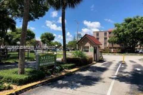 Condo in Miami, Florida, 2 bedrooms  № 1897451 - photo 16