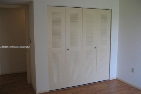Condo in Miami, Florida, 2 bedrooms  № 1897451 - photo 9