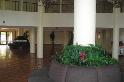 Condo in Miami, Florida, 2 bedrooms  № 1897451 - photo 15