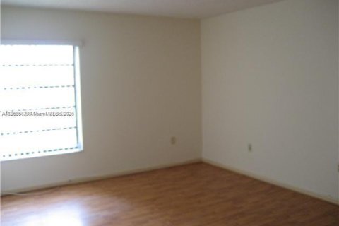 Condo in Miami, Florida, 2 bedrooms  № 1897451 - photo 8