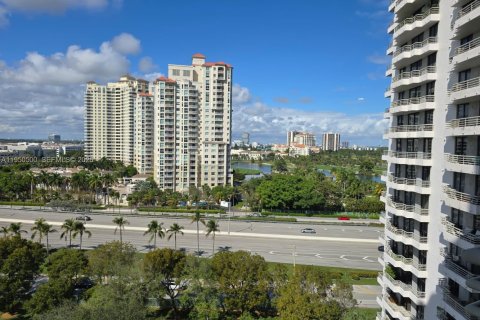 Condo in Aventura, Florida, 2 bedrooms  № 2008664 - photo 24