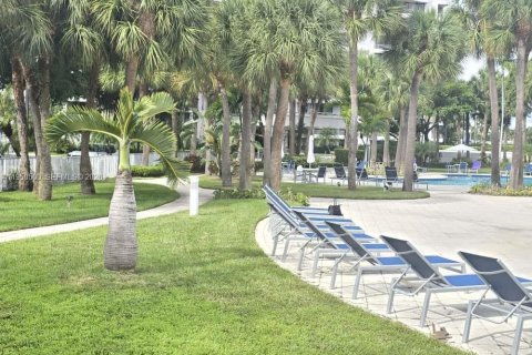 Condo in Aventura, Florida, 2 bedrooms  № 2008664 - photo 6
