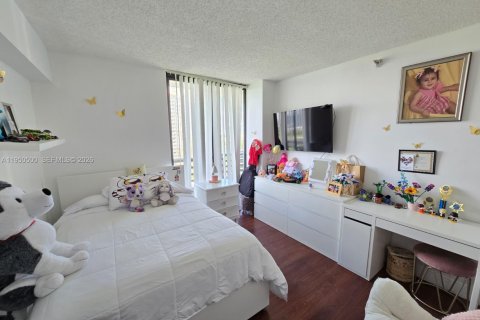 Condo in Aventura, Florida, 2 bedrooms  № 2008664 - photo 13