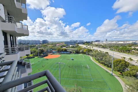 Condo in Aventura, Florida, 2 bedrooms  № 2008664 - photo 25