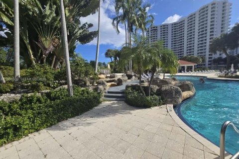 Condo in Aventura, Florida, 2 bedrooms  № 2008664 - photo 3