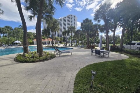 Condo in Aventura, Florida, 2 bedrooms  № 2008664 - photo 8