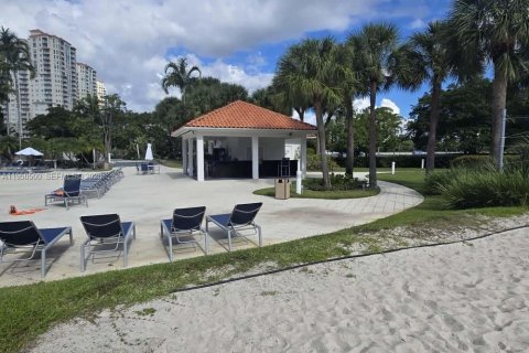 Condo in Aventura, Florida, 2 bedrooms  № 2008664 - photo 5