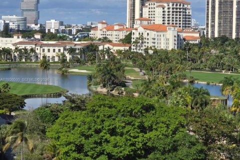 Condo in Aventura, Florida, 2 bedrooms  № 2008664 - photo 22