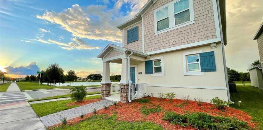 House in Kissimmee, Florida 3 bedrooms, 167.41 sq.m. № 2155703