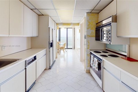 Copropriété à vendre à Miami, Floride: 3 chambres, 255.39 m2 № 1923834 - photo 11