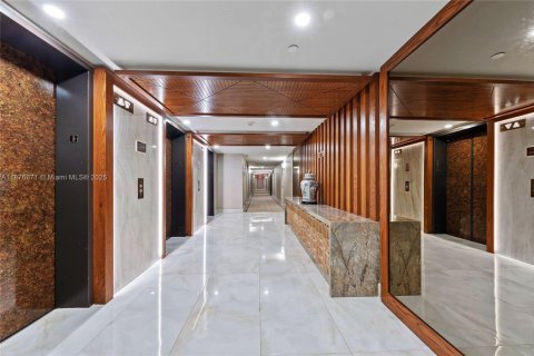 Copropriété à vendre à Miami, Floride: 3 chambres, 255.39 m2 № 1923834 - photo 18