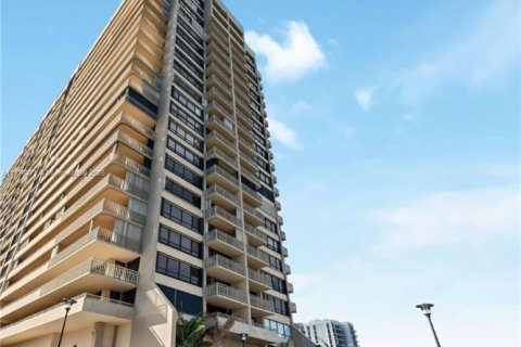 Copropriété à vendre à Miami, Floride: 3 chambres, 255.39 m2 № 1923834 - photo 16