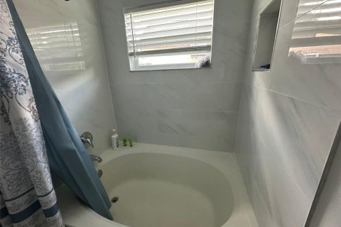 Casa en alquiler en Orlando, Florida, 4 dormitorios, 150.5 m2 № 1847965 - foto 11