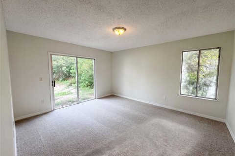 House in Deltona, Florida 4 bedrooms, 179.86 sq.m. № 2201097 - photo 8