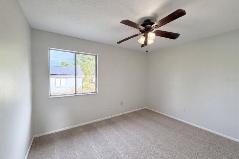 House in Deltona, Florida 4 bedrooms, 179.86 sq.m. № 2201097 - photo 10
