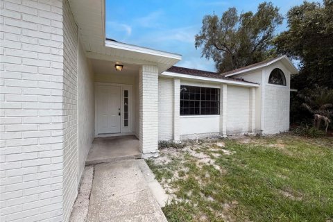 House in Deltona, Florida 4 bedrooms, 179.86 sq.m. № 2201097 - photo 16