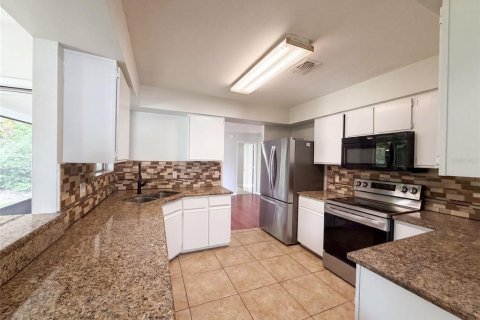 House in Deltona, Florida 4 bedrooms, 179.86 sq.m. № 2201097 - photo 2