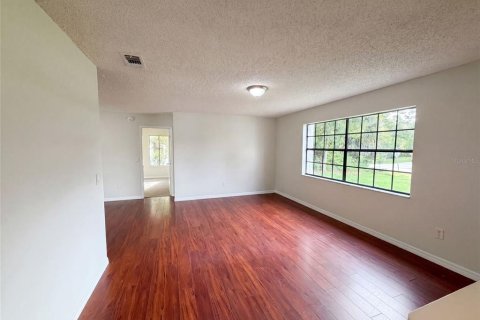 House in Deltona, Florida 4 bedrooms, 179.86 sq.m. № 2201097 - photo 3