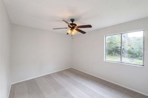 House in Deltona, Florida 4 bedrooms, 179.86 sq.m. № 2201097 - photo 9