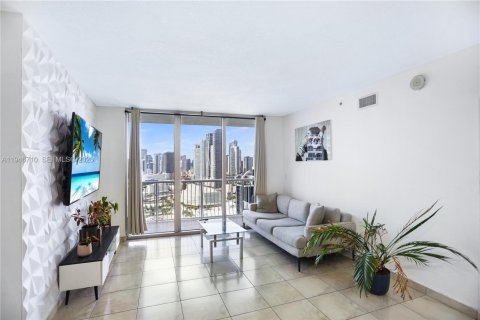 Condominio en venta en Miami, Florida, 1 dormitorio, 76.27 m2 № 2002905 - foto 8