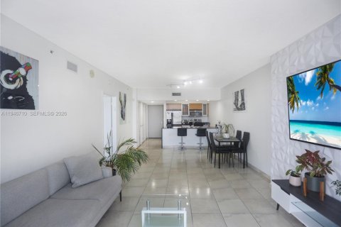 Condominio en venta en Miami, Florida, 1 dormitorio, 76.27 m2 № 2002905 - foto 9