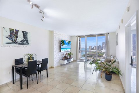 Condominio en venta en Miami, Florida, 1 dormitorio, 76.27 m2 № 2002905 - foto 4