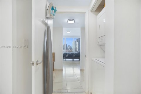 Condominio en venta en Miami, Florida, 1 dormitorio, 76.27 m2 № 2002905 - foto 25