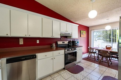 Купить виллу или дом в Бойнтон-Бич, Флорида 6 комнат, 131.83м2, № 2176983 - фото 12