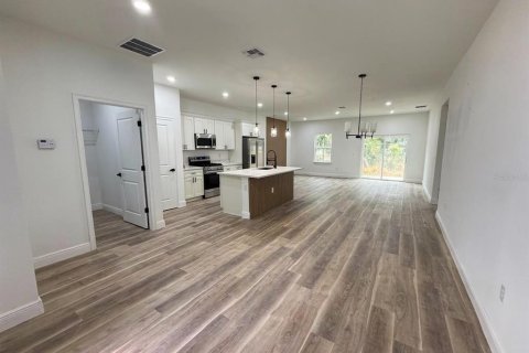 House in Port Charlotte, Florida 4 bedrooms, 170.29 sq.m. № 2150494 - photo 11