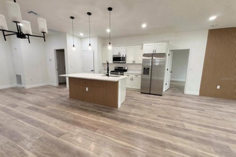 House in Port Charlotte, Florida 4 bedrooms, 170.29 sq.m. № 2150494 - photo 12