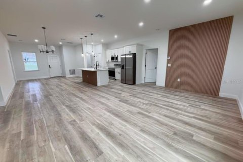 House in Port Charlotte, Florida 4 bedrooms, 170.29 sq.m. № 2150494 - photo 10