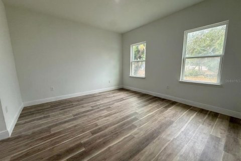 House in Port Charlotte, Florida 4 bedrooms, 170.29 sq.m. № 2150494 - photo 13