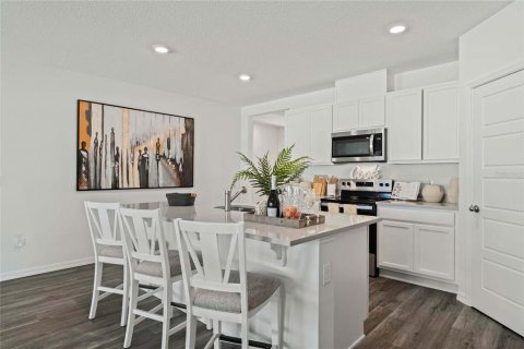 House in Davenport, Florida 4 bedrooms, 169.83 sq.m. № 1914377 - photo 6
