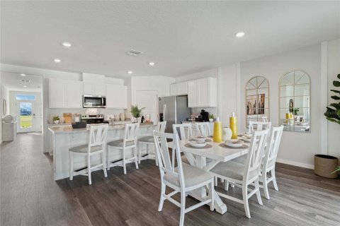 House in Davenport, Florida 4 bedrooms, 169.83 sq.m. № 1914377 - photo 13