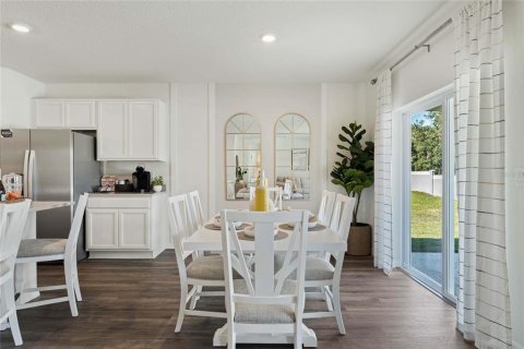 House in Davenport, Florida 4 bedrooms, 169.83 sq.m. № 1914377 - photo 10