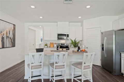 House in Davenport, Florida 4 bedrooms, 169.83 sq.m. № 1914377 - photo 14