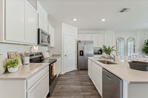 House in Davenport, Florida 4 bedrooms, 169.83 sq.m. № 1914377 - photo 4