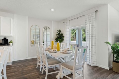 House in Davenport, Florida 4 bedrooms, 169.83 sq.m. № 1914377 - photo 11