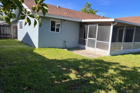 House in North Lauderdale, Florida 4 bedrooms, 130.62 sq.m. № 1646720 - photo 30