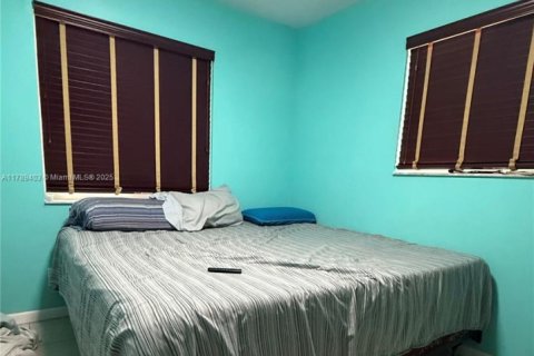 House in North Lauderdale, Florida 4 bedrooms, 130.62 sq.m. № 1646720 - photo 11