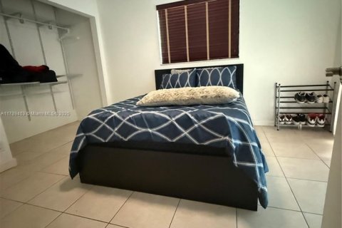 House in North Lauderdale, Florida 4 bedrooms, 130.62 sq.m. № 1646720 - photo 9