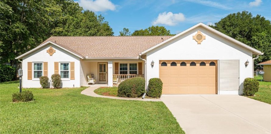 House in Ocala, Florida 3 bedrooms, 160.81 sq.m. № 1895014