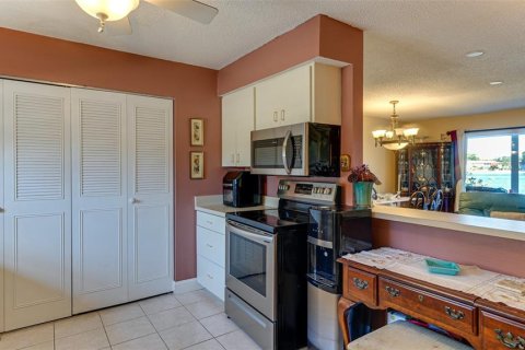 Copropriété à vendre à Sarasota, Floride: 2 chambres, 106.47 m2 № 2218386 - photo 11