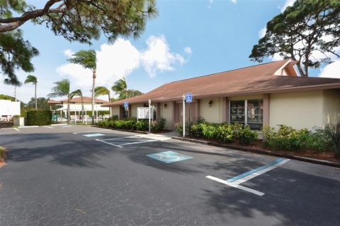 Copropriété à vendre à Sarasota, Floride: 2 chambres, 106.47 m2 № 2218386 - photo 30