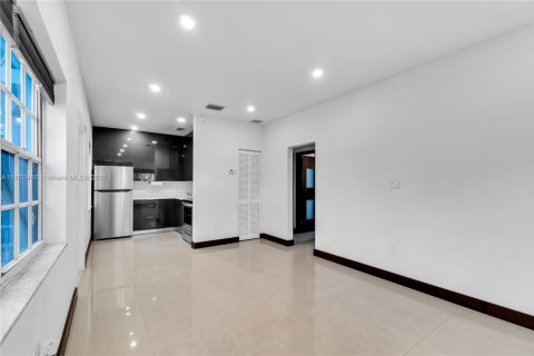 Condominio en venta en Miami Beach, Florida, 2 dormitorios, 64.01 m2 № 1862254 - foto 4