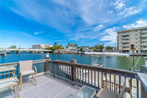 Condominio en venta en Miami Beach, Florida, 2 dormitorios, 64.01 m2 № 1862254 - foto 23